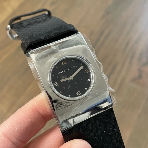 New Marc by Marc Jacobs Genuine Reptile Leather Strap Watch Water Resistant - Picture 10 of 10